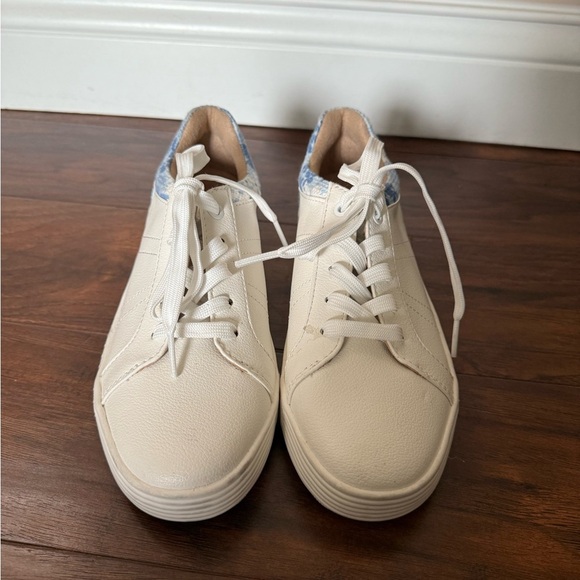 NWOT Naturalizer Soul Neela Women's White and Blue Sporty Sneakers-Size 6 - Picture 2 of 9
